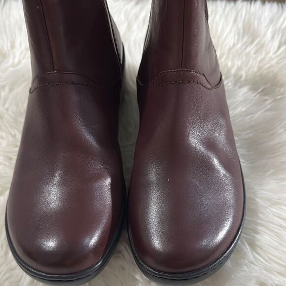 Clarks Collection Cushion Women's Ankle Boots - Deep Burgundy Size 9 NWOT - Picture 7 of 7